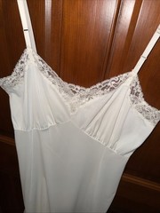 VTG Gilead Womens Size 38 Ivory Ruffle Bottom Slip Vintage Nylon USA Made