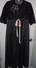 Vintage EYEFUL by “FLAUMS” Medium M PEIGNOIR Robe Cover Black & Pink Ribbon