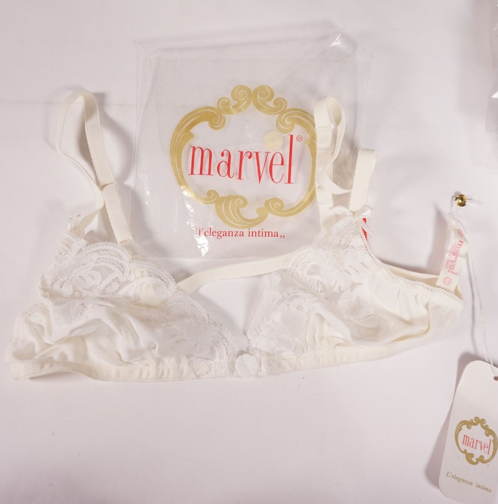 True Vintage Marvel Italy Sexy Front Closure Women’s Bra White Size 38 w/ Original Box