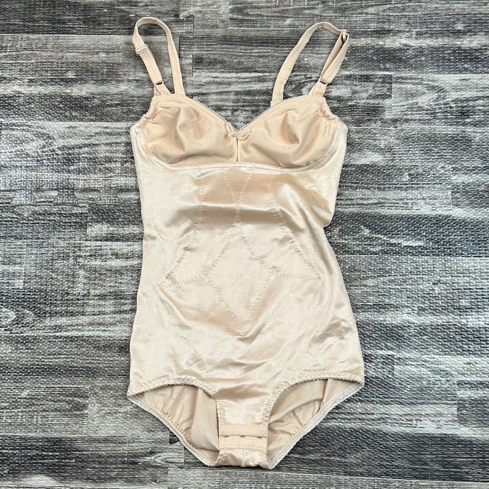 Vintage Olga Wunder Suit 34B Bodysuit Shapewear Second Skin Satin Teddy 418