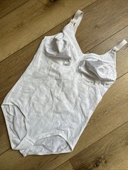 Vintage Vanity Fair Woman 40C Bodysuit Shape-wear Lingerie White #9504