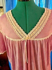 Vintage Fundamentals Mauve 100% Nylon & Lace Ladies Size Large V-Neck Nightgown