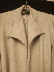 Vintage Wool Coat XS/S Cream Color Pale Pink Satin Linning Belt Closer Women’s