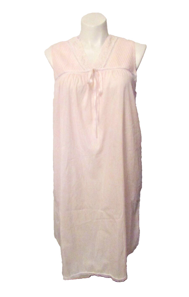Vanity Fair Polyester/Nylon/Cotton Soft Blend Embroidered Nightgown 1X USA made