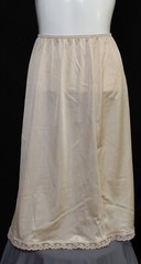 Vtg Warners Beige Half Slip Knee Length 25″ Size Small 22 1/2″ Waist