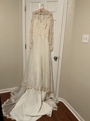 Vintage Wedding Dress Size Small 4/6. Used. No tags