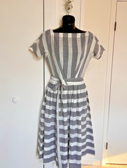 L’Aiglon Vintage 1960s Summer Stripe Dress Pleated Belted Mod Tailored Size 4