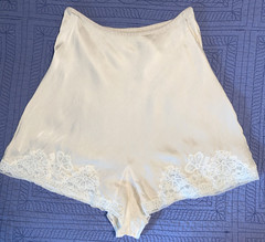 Vintage Liquid Silk Charmeuse Tap Pants Stunning Alencon Lace Trim M Ivory