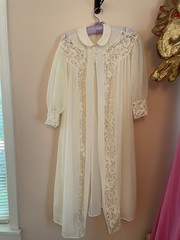 1950s Ivory Lace Peignoir Robe with Pink Trim – Sheer Chiffon Bishop Sleeves Med