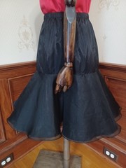 Vintage 1980s/1990s Black Drop Waist Taffeta Witchy Victorian Petticoat Skirt