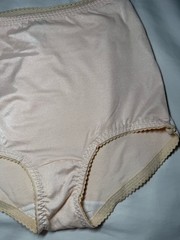 VTG L’eggs Satin Panties Brief Size M Sheer Energy Silky Soft Vanilla Hips 37-38
