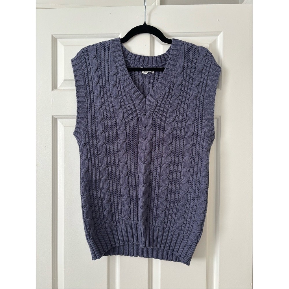 American Eagle Outfitters Cable Knit V-Neck Sweater Vest – Size M