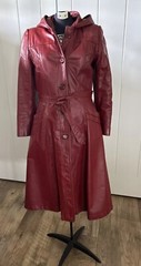 Vintage 1970’s Argentine Burgundy Leather Coat W/ Hood And Quilted Lining 13/14