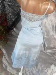 VTG SILKY Nylon VAN RAALTE BLUE DRESS SLIP 9″ LACE COQUETTE BOMBSHELL GLAM 36