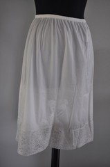 Vintage Carol Brent Slip Women’s size 30-32 White with Lace