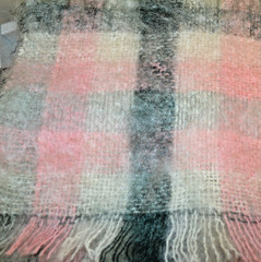 VINTAGE SCARF CRAIG-NA-CREIDHE SCOTLAND MOHAIR & WOOL PINK WHITE GRAY PLAID