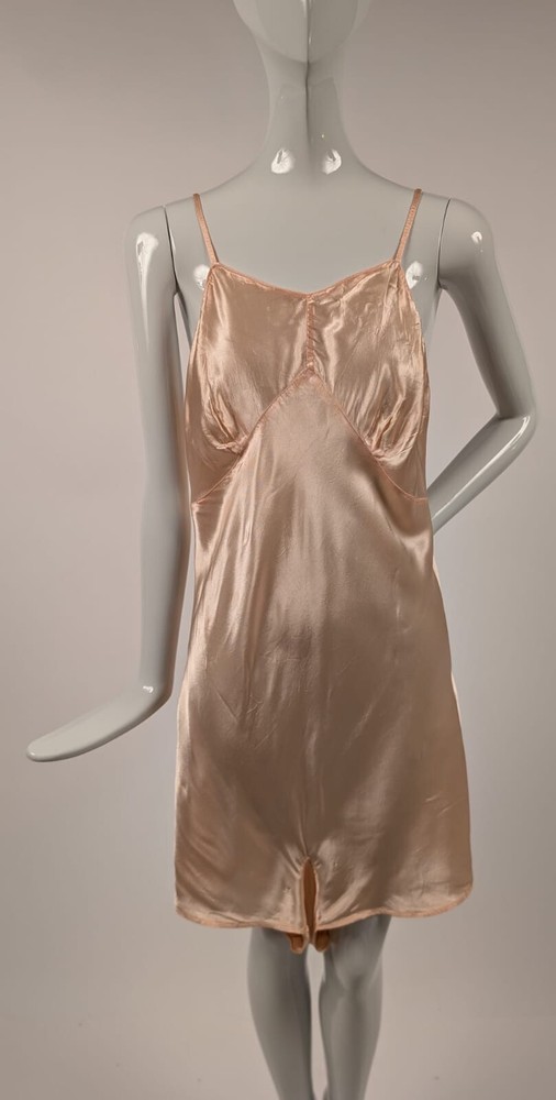 SHINY AND SEXY 1930’S RAYON SATIN STEP IN SLIP 