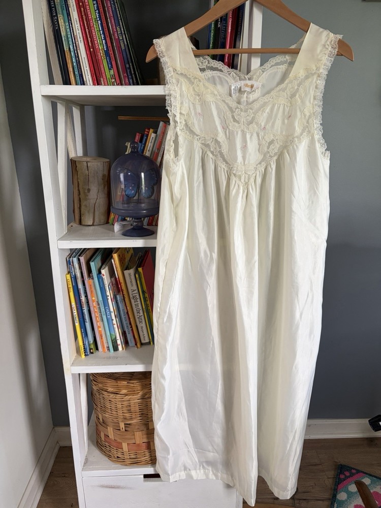 Vtg Barbizon Mid Length Nightgown Ivory pink rose Sexy Light Negligee Cottage M