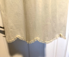 VTG 1960’s VANITY FAIR SOFT BEIGE W/ LACE BODICE & TRIM FULL SLIP SZ 36
