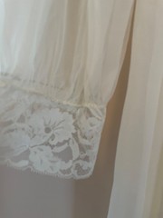 1950s Ivory Lace Peignoir Robe with Pink Trim – Sheer Chiffon Bishop Sleeves Med