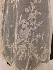 VICTORIAN 19TH C HAND MADE LACE LONG STOLE W RICH FLORAL DESIGNS FOR DRESS