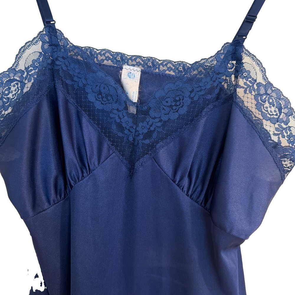 Vintage Bari 100% Nylon Blue Full Slip, size 38, Lace Bodice and Hem Excellent