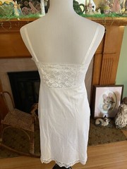 VINTAGE SHADOWLINE IVORY SLIP WITH LACE SIZE 34 PINUP GIRL!