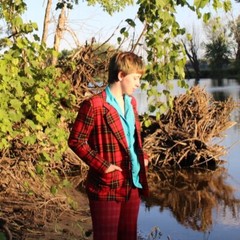 Tofy vintage blazer marked a size 4. Fits S/M but please check measurements.