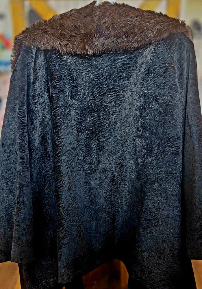 Vintage 1960s Styled by Winter Swirl Texture Faux Persian Lamb Car Coat Fur Coll