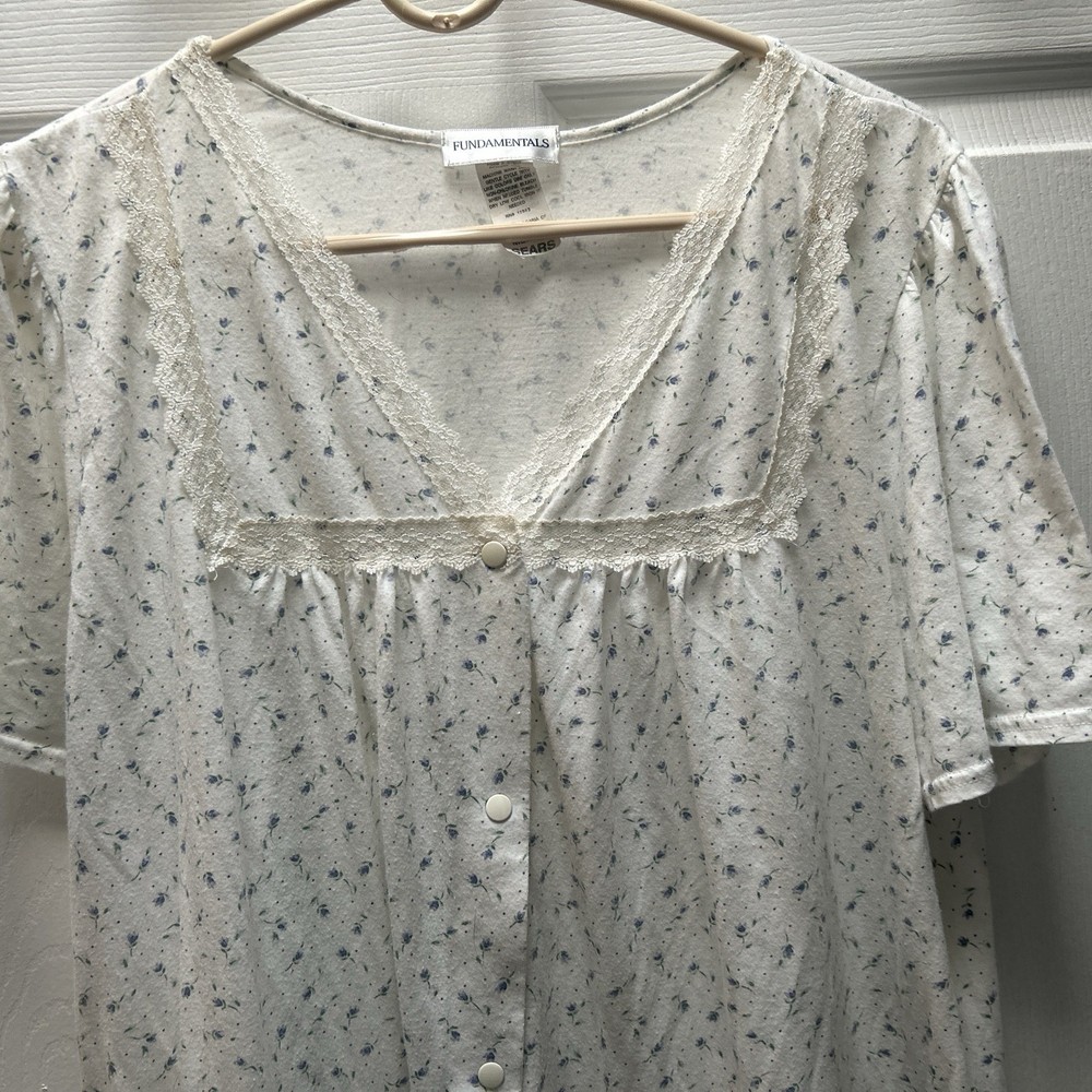 FUNDAMENTALS SEARS SIZE MEDIUM Snap Front Robe