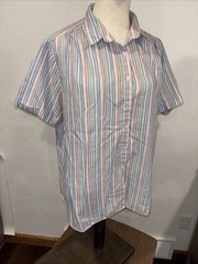 1960s women’s button up blouse cotton polyester blend. Size small/medium.