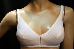 32 C VTG 70s NOS Nylon CONTOUR Keyhole Bra Soft’n Sensuous Exquisite Form P3789