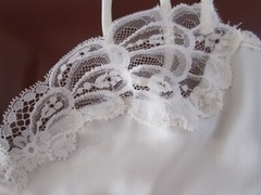 WARNER’S Colllectors IVORY 3 Pc Set~BAG~CAMI Sz 36~1/2 SLIP 27″ Small~LACE TRIM