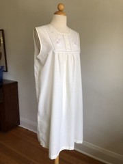 BEAUTIFUL VTG BARBIZON Yellow w/ White Lace Floral Embroidery Nightgown SZ M