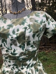 Vintage 1950’s Lovely Green Cotton Floral Peplum Cocktail Dress 34-28-38 unworn