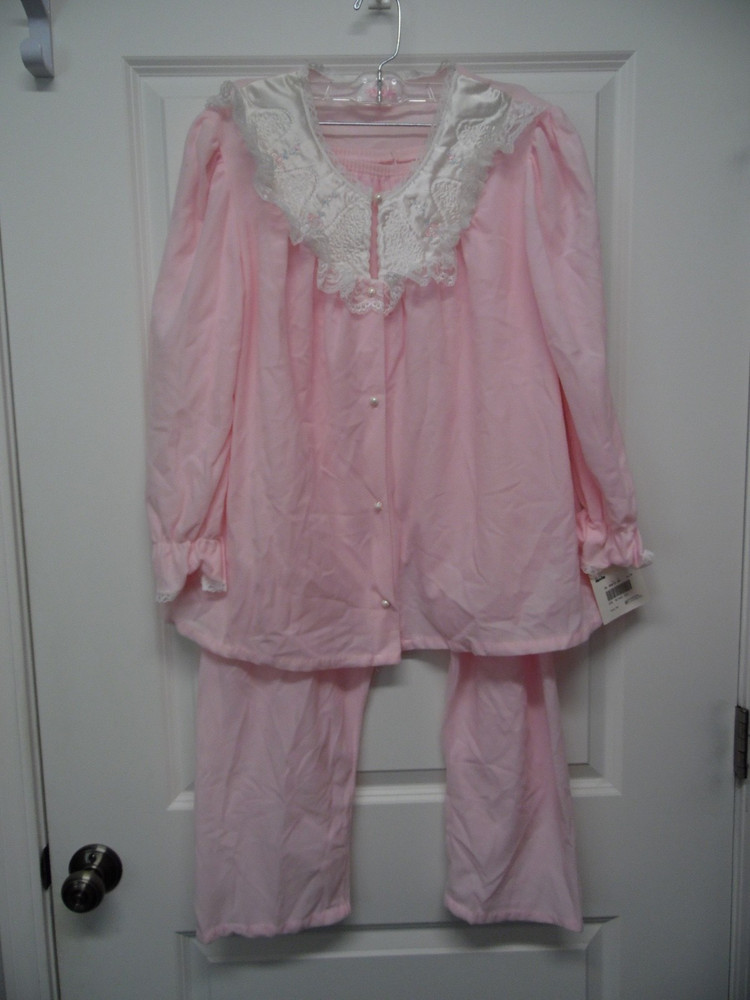 Vintage Sears Carriage Court 2-pc Women’s Pink Pajamas – Size 36 – NOS