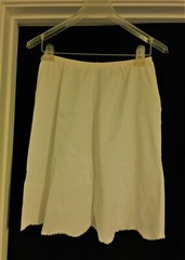 Vtg Vanity Fair Ivory 1/2 Slip 40’s-50’s Slit Antron III STIFF TYPE M Free Ship