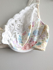 Vintage Vanity Fair Bra 36B Floral Underwire Lace Unlined Front Close 75-454 USA