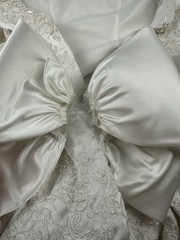Mon Cheri Vintage Wedding Dress Size S/M Lace Satin Cathedral Bow Back Bridal