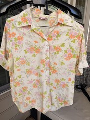 Vintage Floral Blouse. Made In USA. Size Tag Says 18-38. Fits Like A Medium