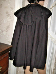 VINTAGE 19TH CENTURY LIGHTWEIGHT BLACK WOOL MOURNING CAPELET-32″L- DRY CLEANED
