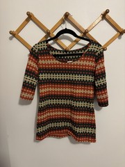 Queen’s-Way to Fashion Vintage 100% Acrylic Top Medium Beige Red Green Black