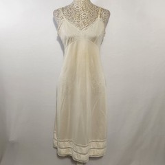 Vintage Union Made JC Penny Women’s Ivory Size 12/34 Small Mid Length Slip Dress
