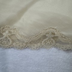 Lady Lynne Skirt Half Slip 70s 25″ Nylon Rayon Blend Scalloped Lace Trim VTG Med