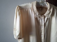 Jessica’s Gunnies Of San Francisco Creme Brulee Slipper Satin Blouse Small
