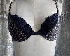 Vtg 90’s VS heart label Black & gold fleur-de-lis blaconette bras detail ! 32C