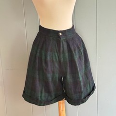 Vintage 90s Womens High Rise Pleated Long Shorts Black Watch Plaid Wool XS 23″
