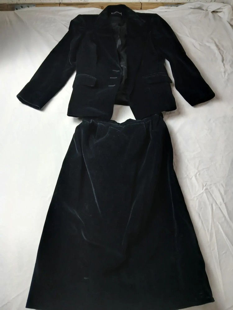 Vintage HARVE BENARD Womens Velvet Skirt Suit Set Size 6 Black Blazer Skirt Set