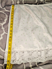 VTG Body Chic Large Half Slip with Lace Trim Made In USA Waist 30/32 Flowers