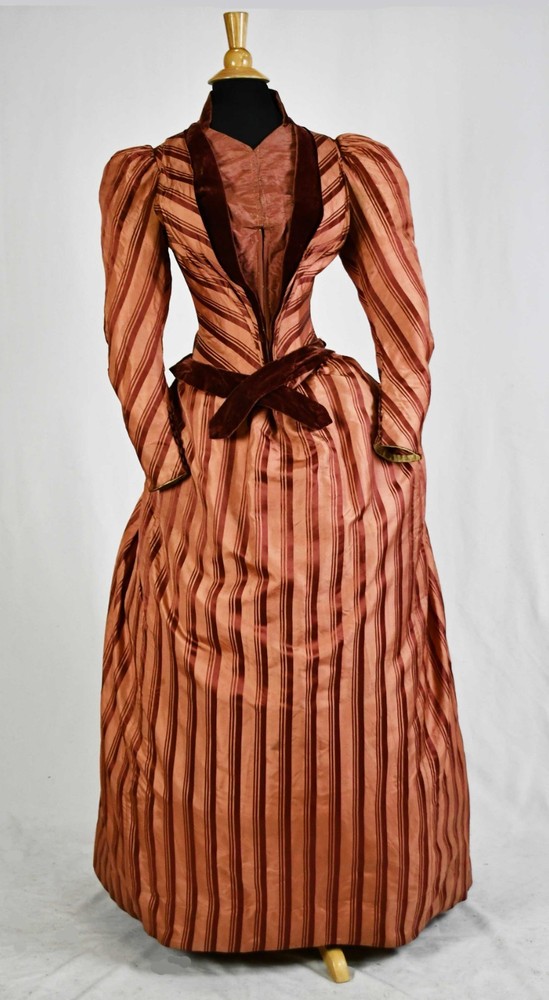 VICTORIAN FRENCH 2 PIECE VISITING DRESS WITH PARIS LABEL, 1890s